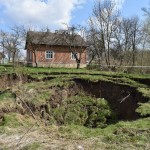 Карстове провалля у селі Піски