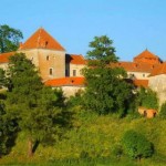 Свірзький замок запрошує туристів в гості