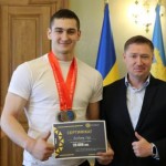 Максим Козицький привітав важкоатлета Богдана Гозу...