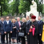 На могилі Мирослава Скорика на Личакові відкрили п...