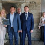 За медалі національних та міжнародних змагань атле...
