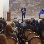 Майже 200 науковців отримали грошові премії від Ль...