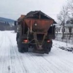 Місцеві дороги на Львівщині очищають понад 150 оди...