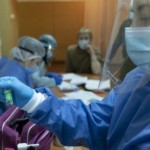 Медики, комунальники та місцеві урядовці мають щеп...