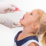 Українських батьків закликають вакцинувати від пол...