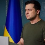З перших годин вторгнення російські війська б'ють ...