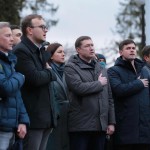 Будьте сильними на землі, небо для нас тримає Небе...