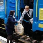 «Укрзалізниця» закриває продаж квитків: усі рейси ...