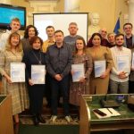 Школи Львівщини можуть запросити волонтерів проєкт...