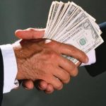 Чи можуть органи влади отримувати безоплатно товар...