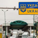 Уряд зняв обмеження на виїзд за кордон осіб, чиї р...