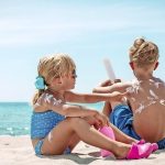 Як захистити дітей від негативного впливу сонячних променів