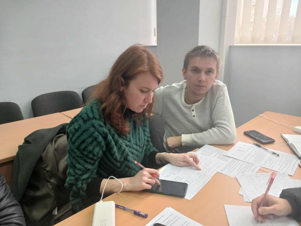учні на олімпіаді з хімії, фотозвіт