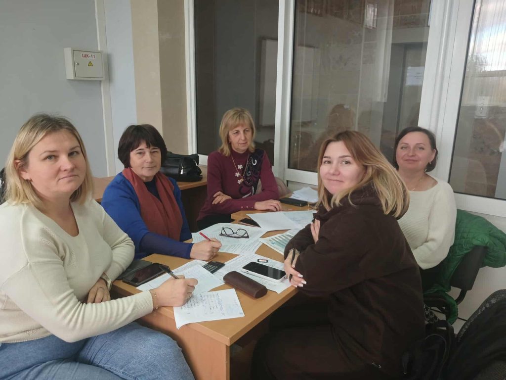 учні на олімпіаді з хімії, фотозвіт