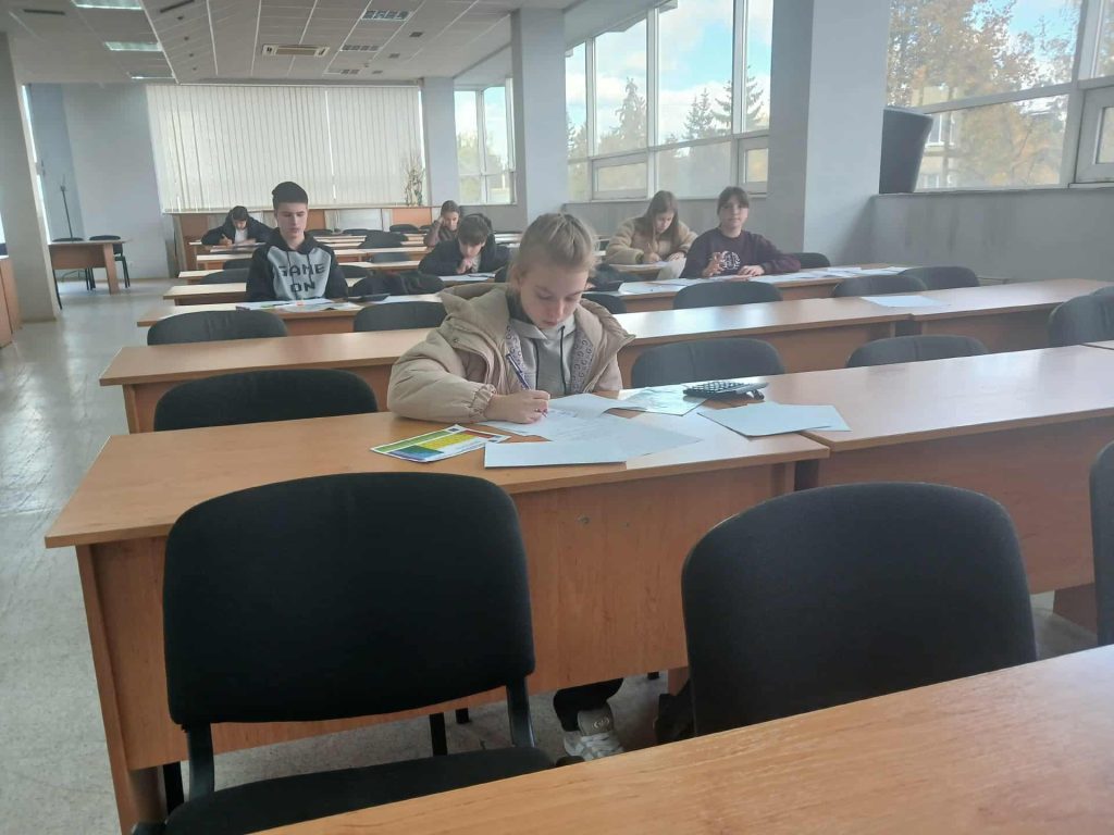 учні на олімпіаді з хімії, фотозвіт
