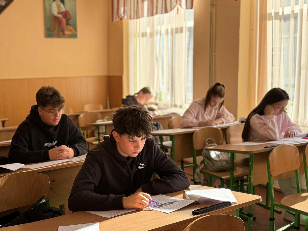 учні в класі, фотозвіт