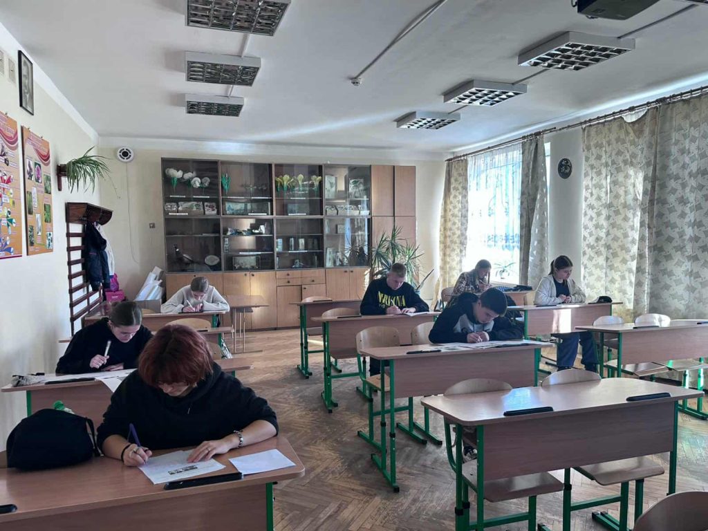 учні в класі, фотозвіт