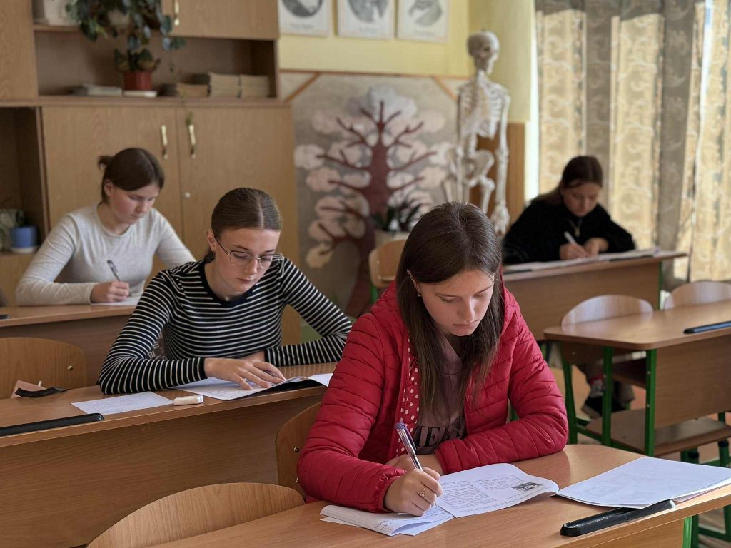 учні в класі, фотозвіт