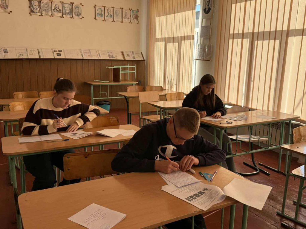 учні в класі, фотозвіт