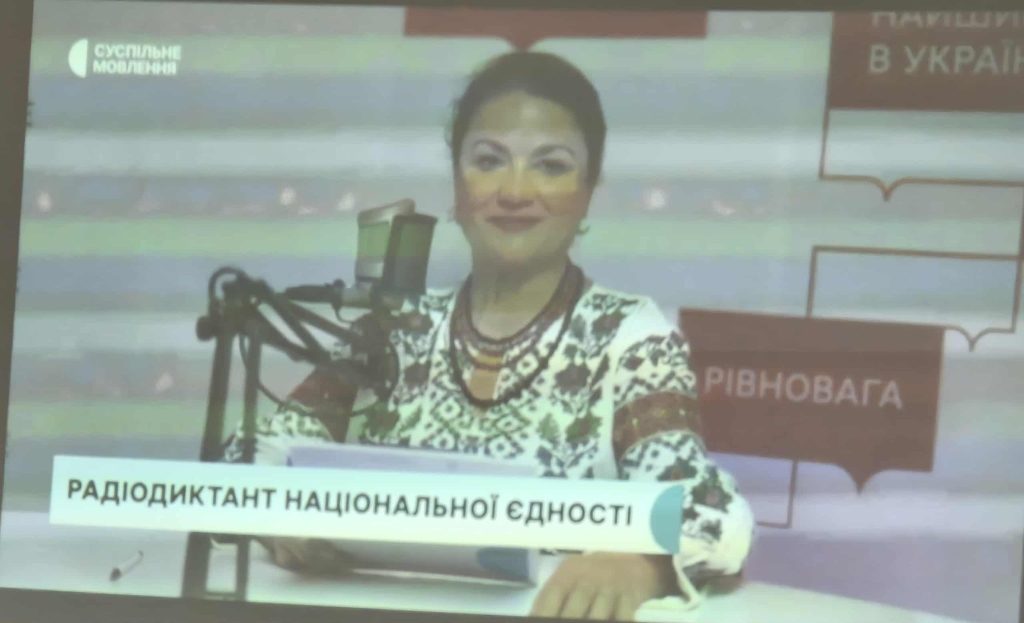 написання диктанту працівниками, фотозвіт