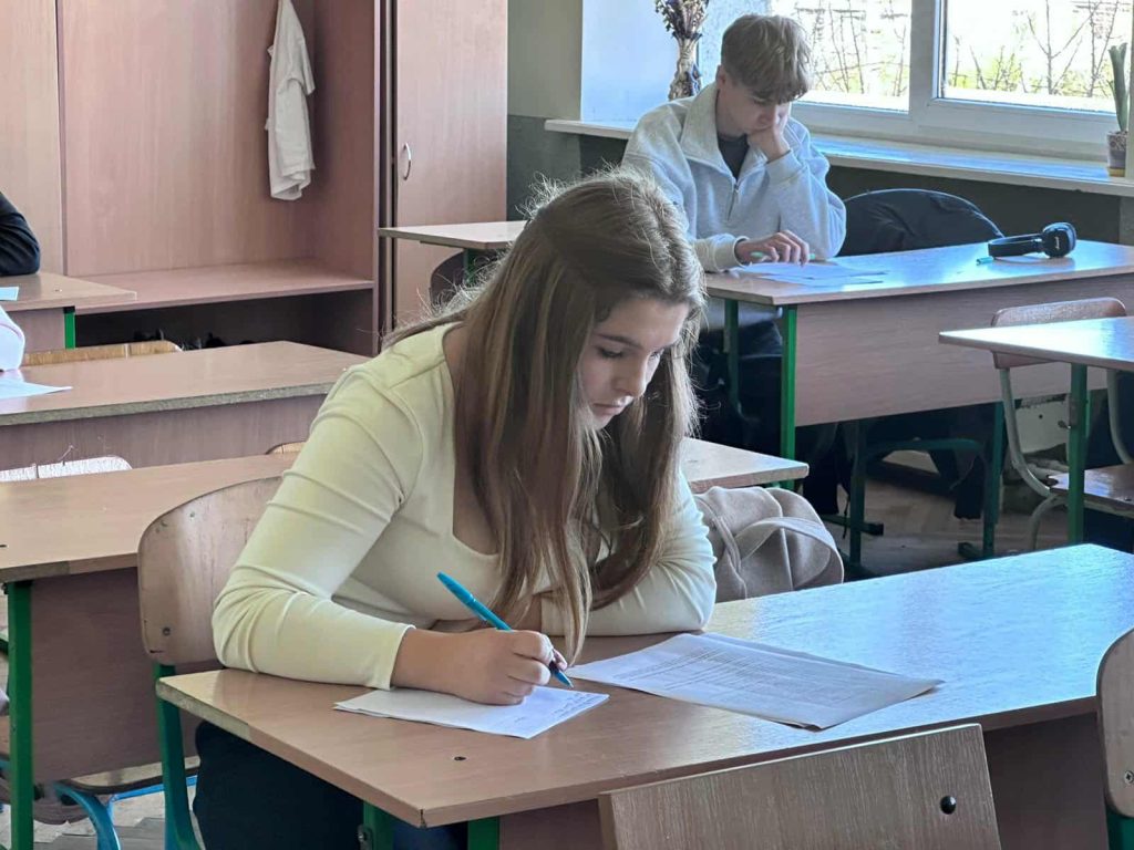 учні в класі, фотозвіт