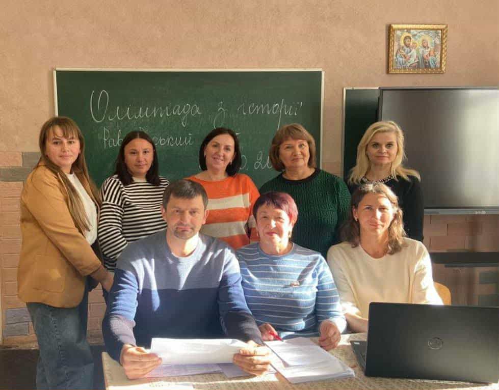 учні в класі, фотозвіт
