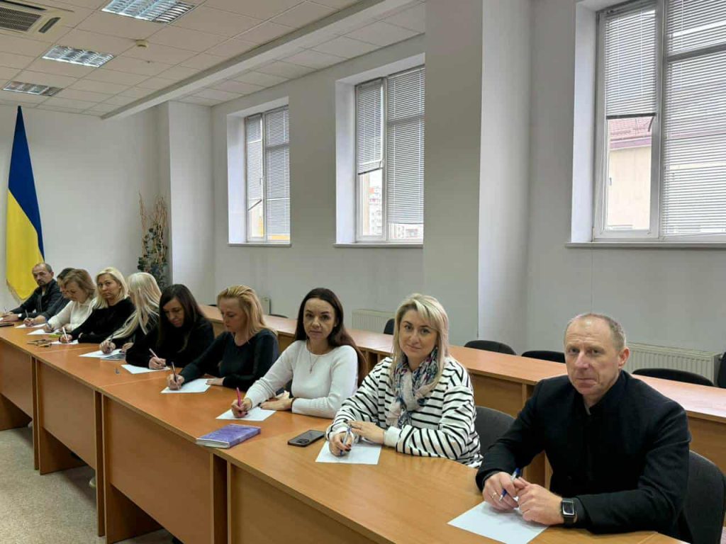 написання диктанту працівниками, фотозвіт