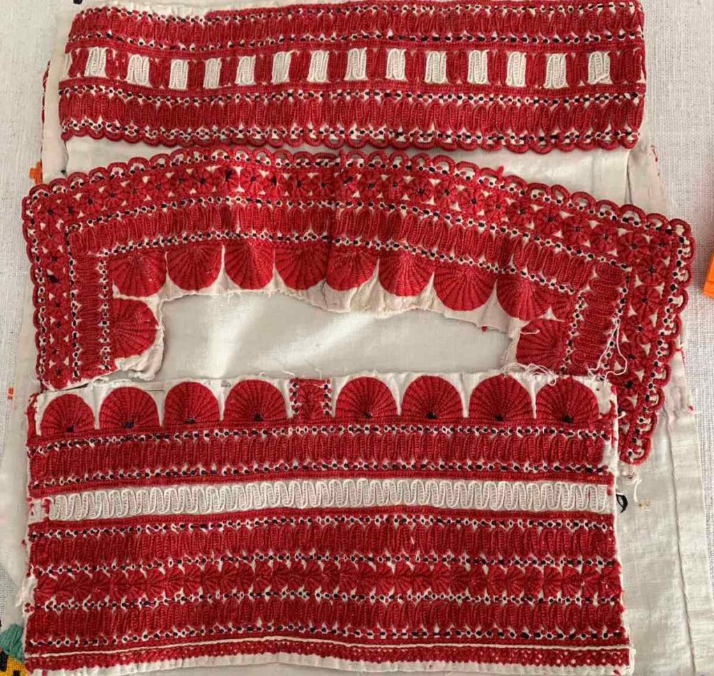 Городоцький шов (або Городоцький стіб). На його малій батьківщині в Городку називають вишитим праписьмом, містить «драбинки», «кривульки» та комплекс інших швів (офіційно став частин культурної спадщини України)