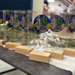 відзнаки на столі