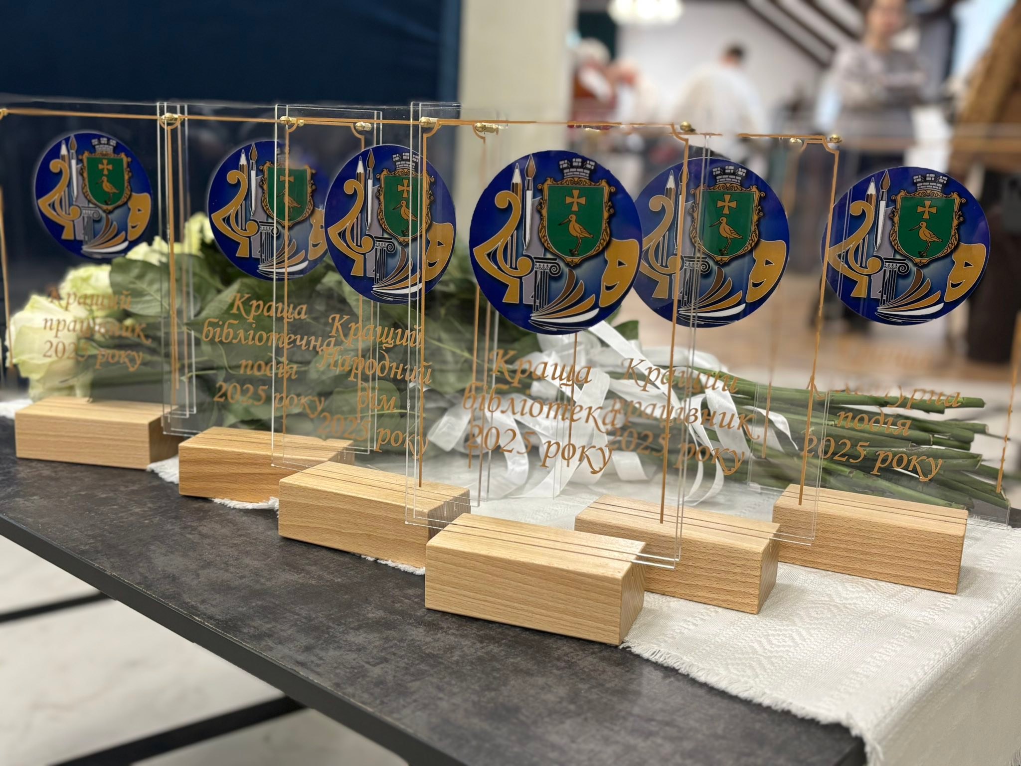 відзнаки на столі