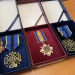 нагороди на столі