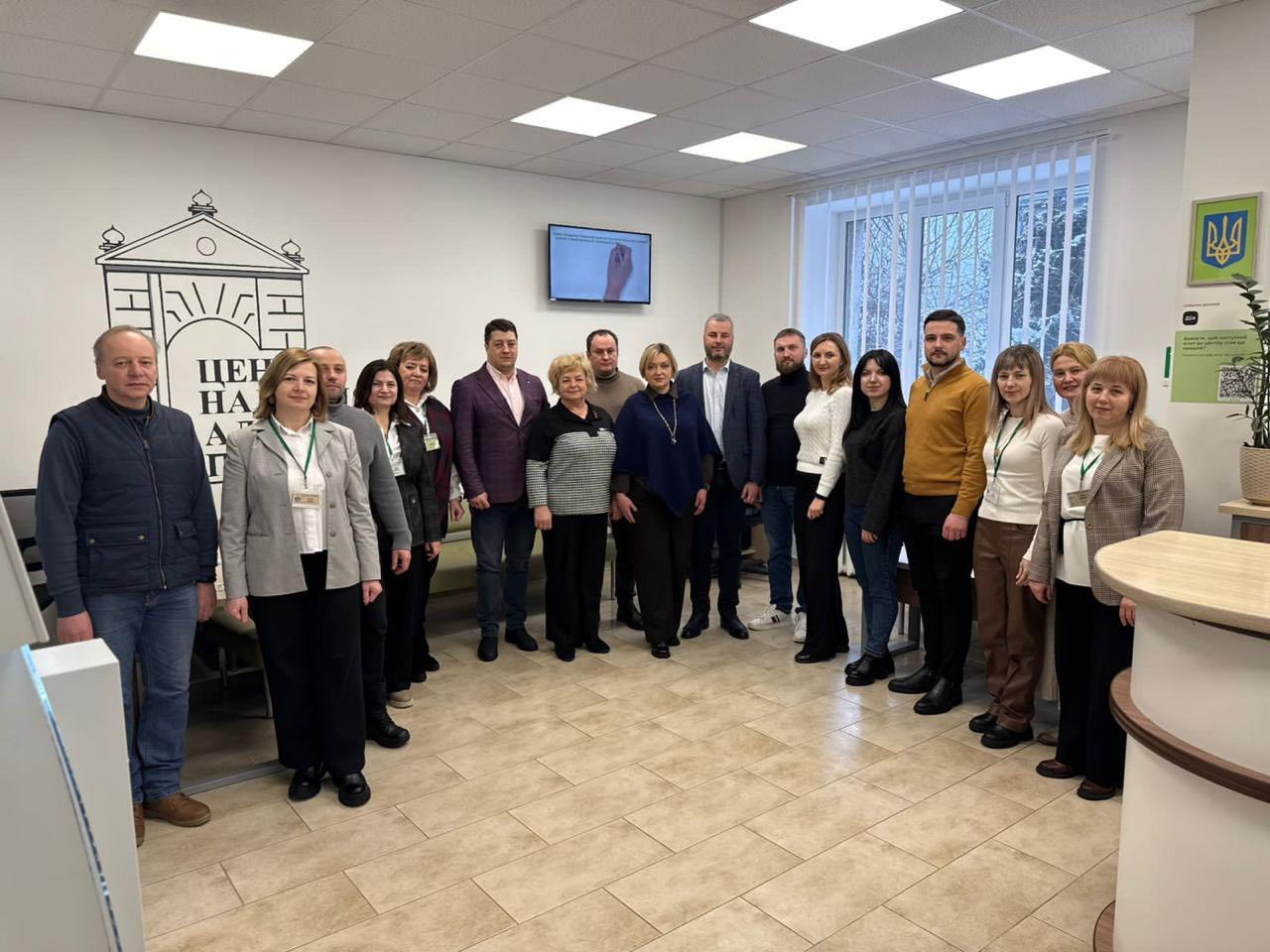 група людей в приміщенні