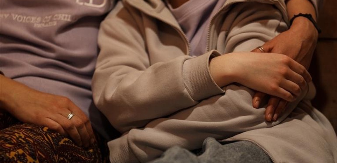 обійми сидячи