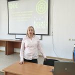 людина в кабінеті