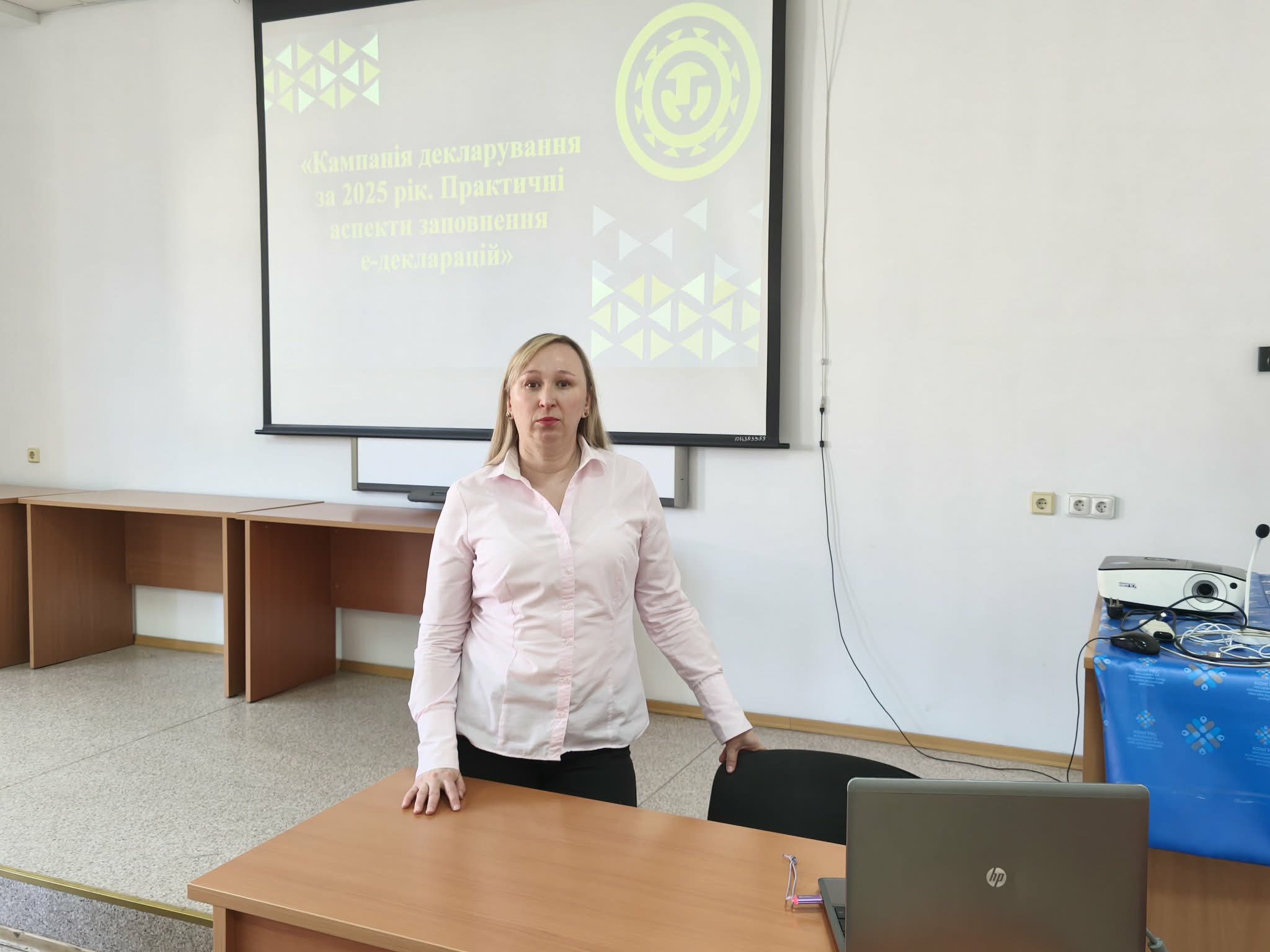 людина в кабінеті