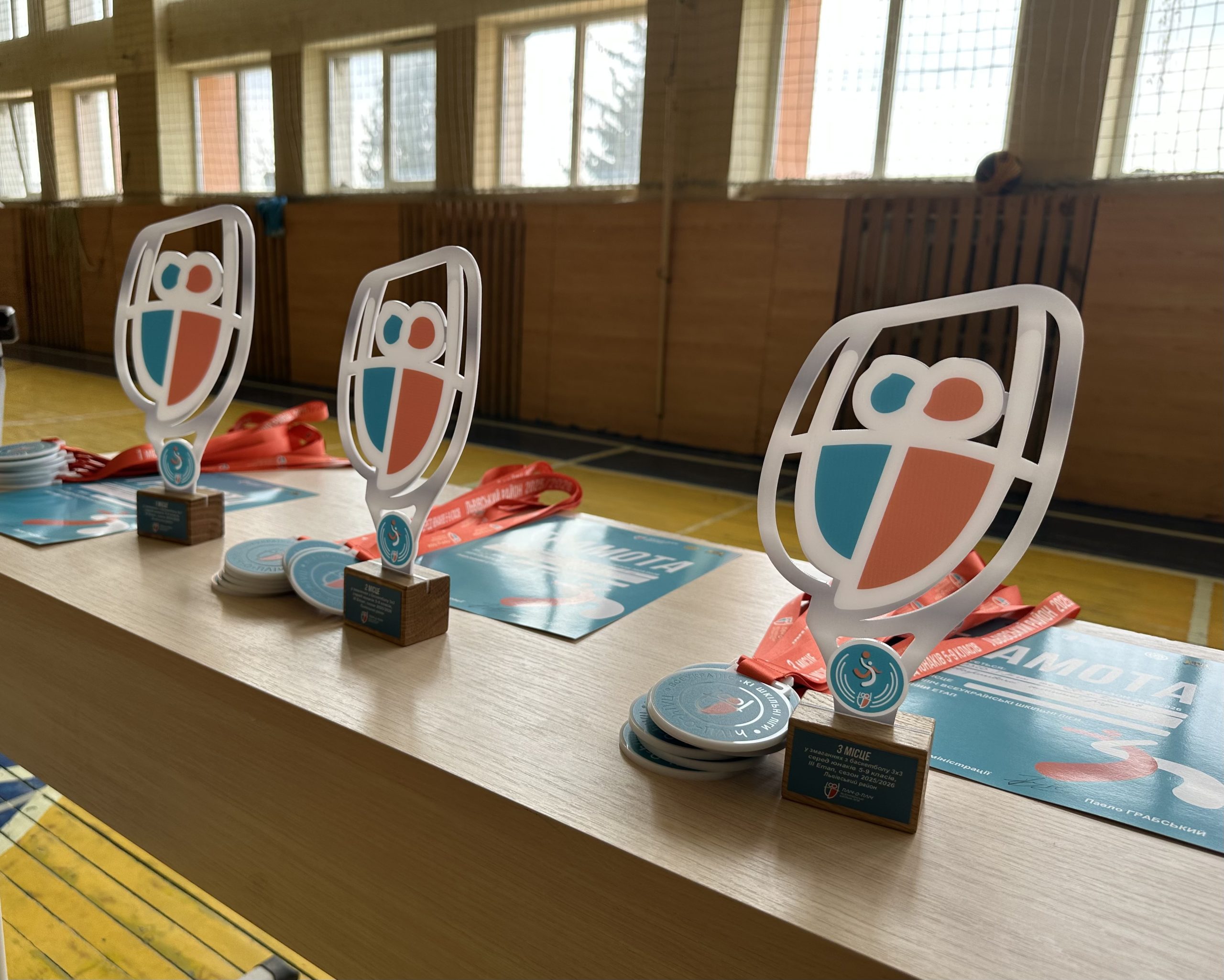 нагороди на столі