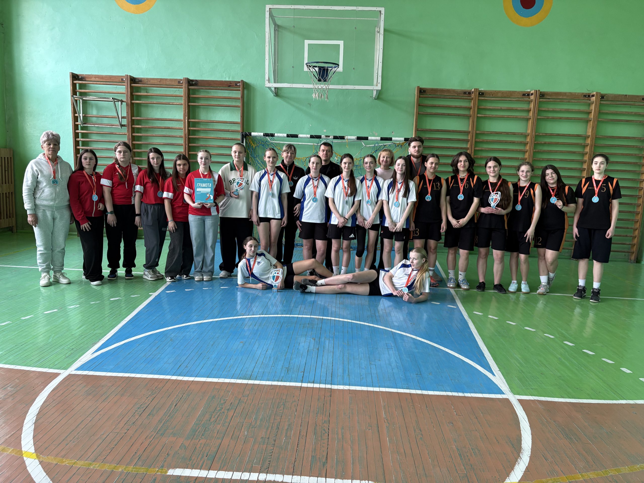 учні в залі