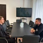 Павло Грабський зустрівся з Русланом Фідиком, найкращим учасником стажування «Молодь в дії» у Львівській РДА