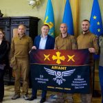 Пошкоджений Державний Прапор України з флагштока К...