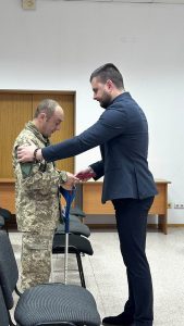 Голова Львівської РДА Павло Грабський сьогодні подякував Захисникам з громад Львівського району за оборону України та вручив їм державні й відомчі нагороди