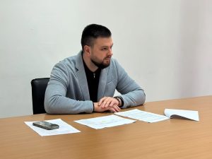 Сьогодні у Львівській районній державній адміністрації відбулось позачергове засідання районної комісії з питання техногенно-екологічної безпеки і надзвичайних ситуацій за участю представників Львівського районного управління цивільного захисту та превентивної діяльності ГУ ДСНС України у Львівській області, громад району та балансоутримувачів об’єктів фонду захисних споруд цивільного захисту