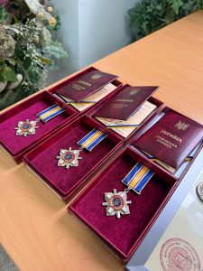 Голова Львівської РДА Павло Грабський сьогодні подякував Захисникам з громад Львівського району за оборону України та вручив їм державні й відомчі нагороди